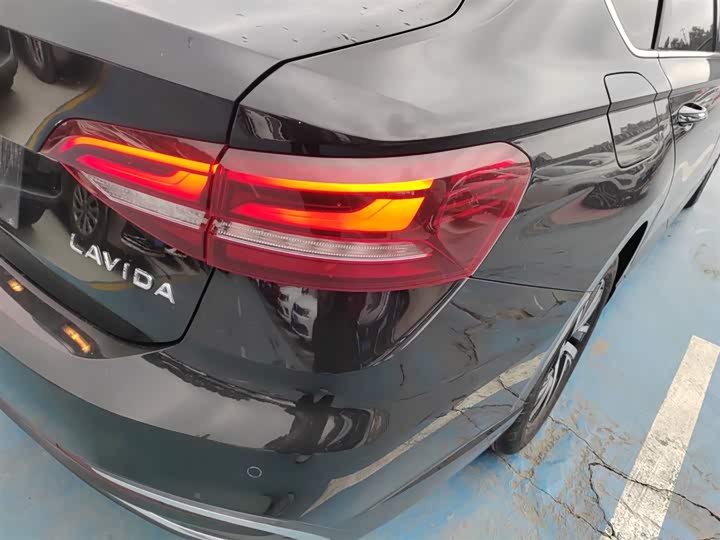 Фото 8 - Volkswagen Lavida