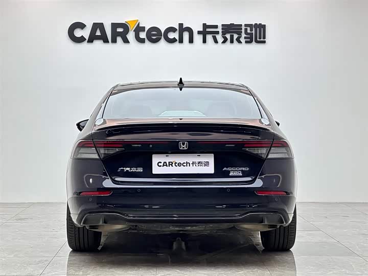 Фото 4 - Honda Accord