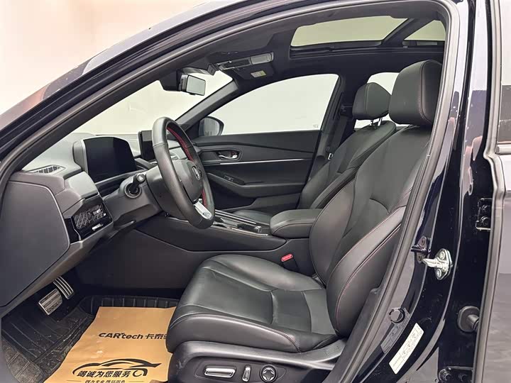 Фото 8 - Honda Accord