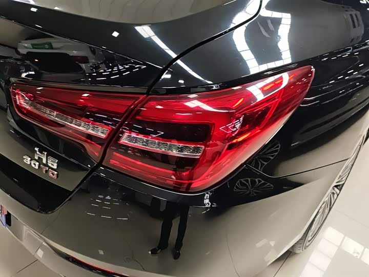 Фото 8 - Hongqi H5