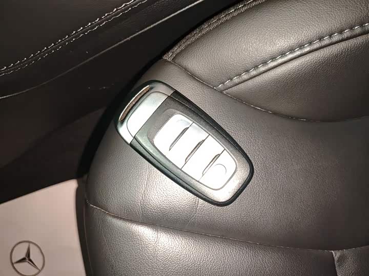 Фото 9 - Hongqi H5