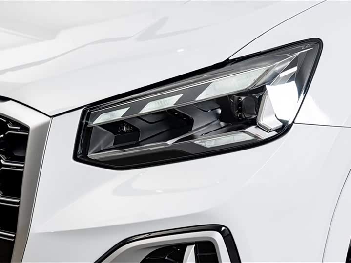 Фото 4 - Audi Q2L