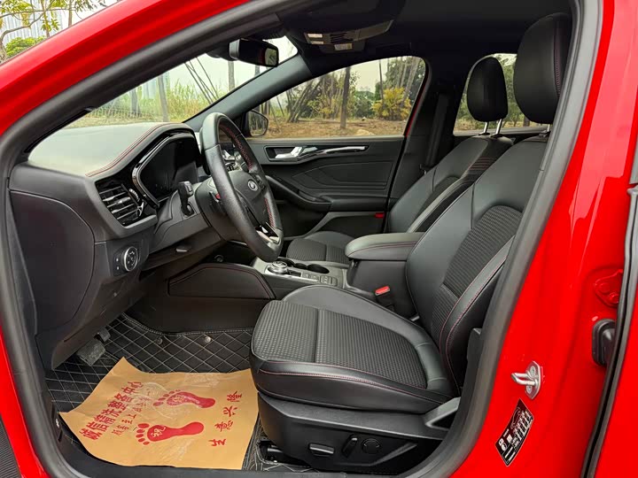 Фото 4 - Ford Focus