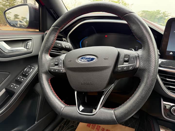 Фото 7 - Ford Focus