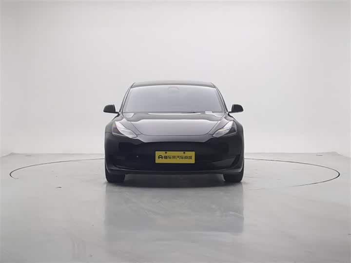 Фото 3 - Tesla Model 3