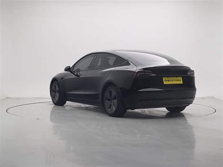 Фото 6 - Tesla Model 3