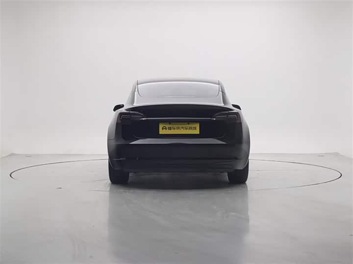 Фото 7 - Tesla Model 3