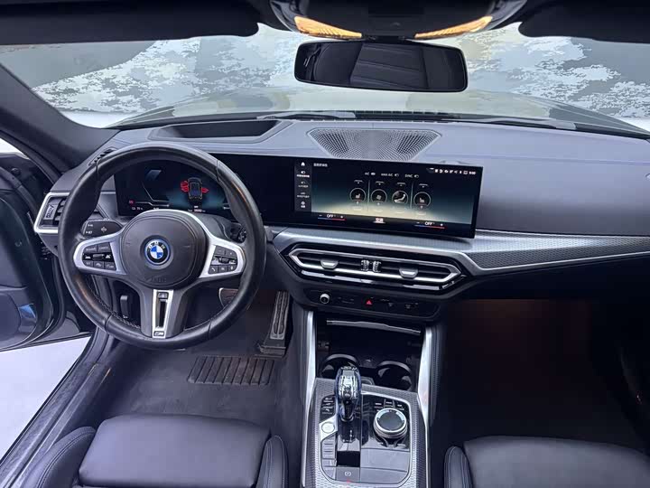 Фото 8 - BMW i4