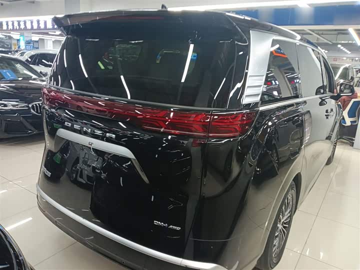 Фото 7 - Denza D9