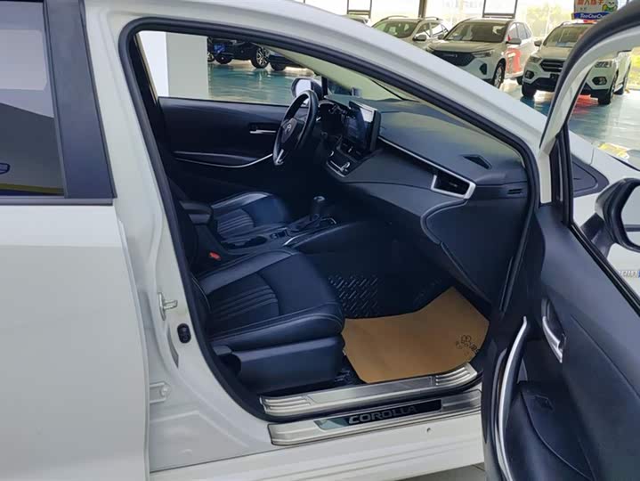 Фото 8 - Toyota Corolla