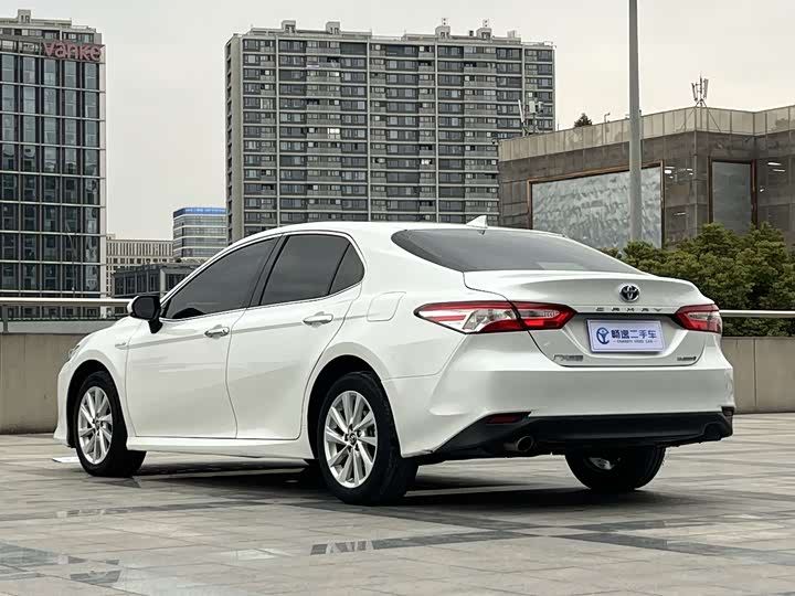 Фото 6 - Toyota Camry