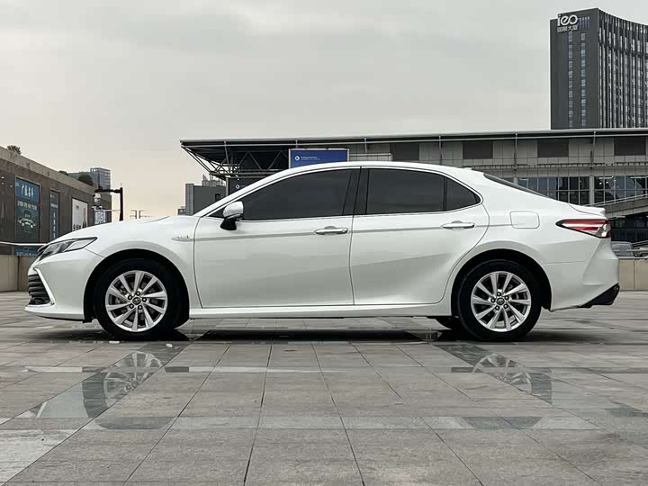 Фото 7 - Toyota Camry