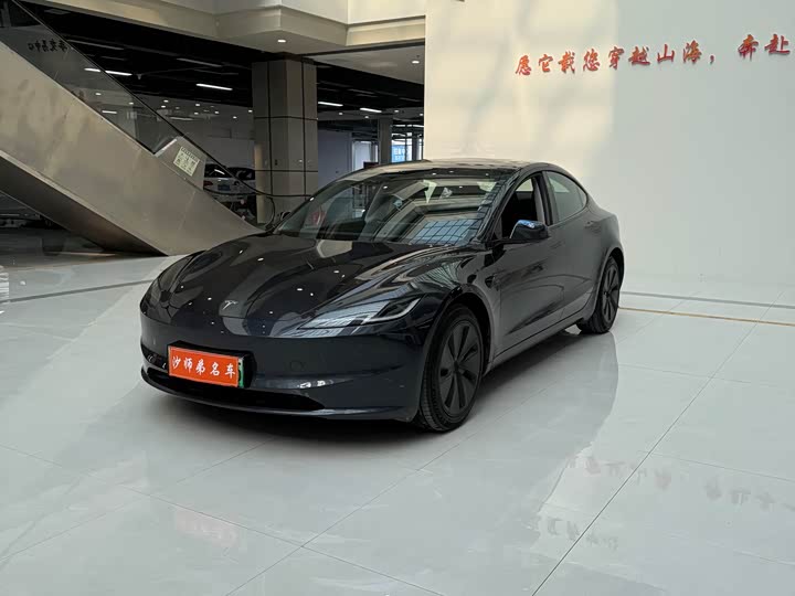 Фото 2 - Tesla Model 3