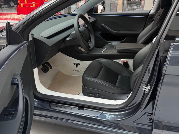 Фото 4 - Tesla Model 3