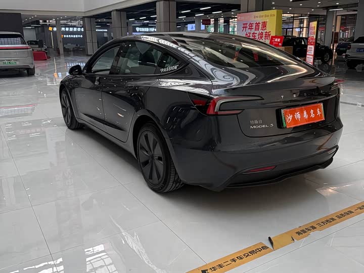 Фото 8 - Tesla Model 3