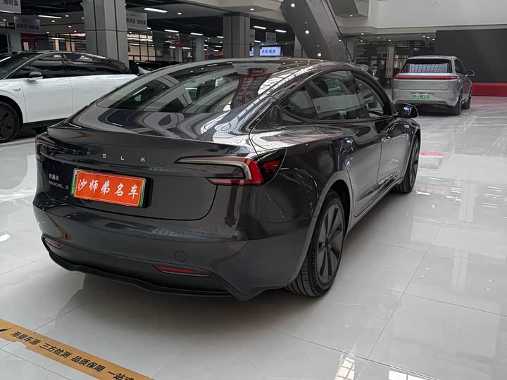 Фото 9 - Tesla Model 3