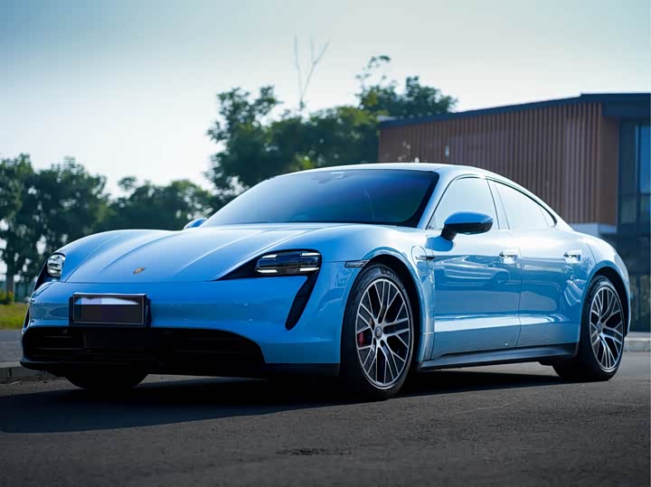 Фото 1 - Porsche Taycan