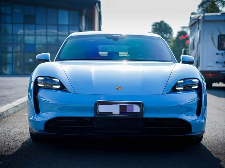 Фото 3 - Porsche Taycan