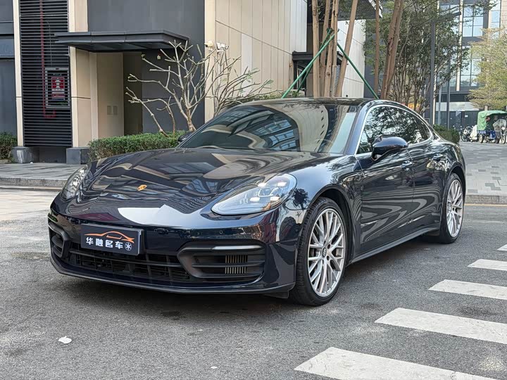 Фото 1 - Porsche Panamera