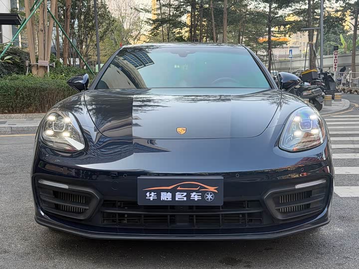 Фото 2 - Porsche Panamera