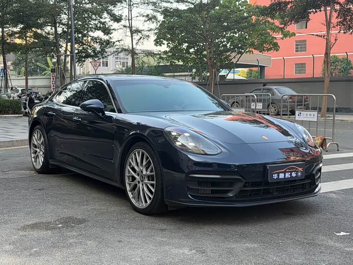 Фото 3 - Porsche Panamera