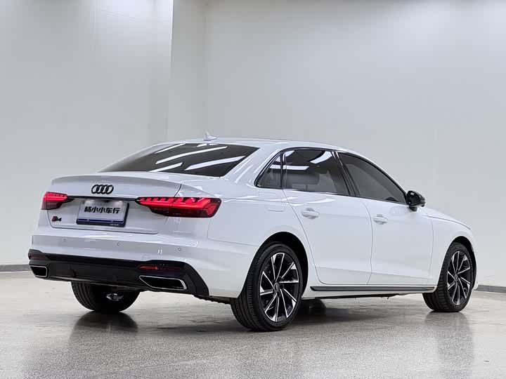 Фото 2 - Audi A4L