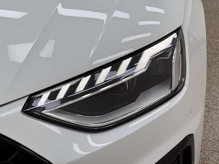 Фото 6 - Audi A4L