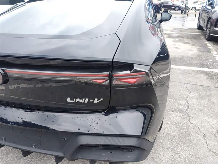 Фото 8 - Changan UNI-V