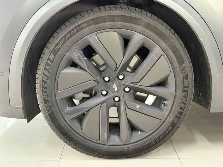 Фото 8 - LiXiang L9