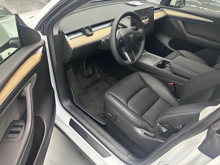 Фото 8 - Tesla Model Y