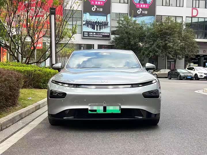 Фото 2 - XPeng P7