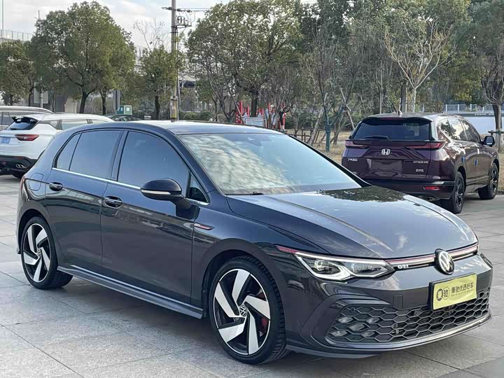 Фото 3 - Volkswagen Golf GTI