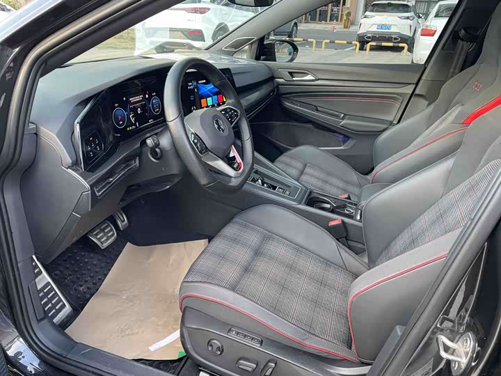 Фото 4 - Volkswagen Golf GTI