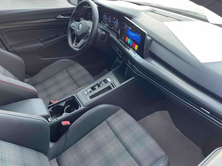 Фото 6 - Volkswagen Golf GTI