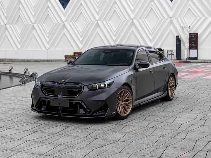 Фото 1 - BMW M5 Hybrid