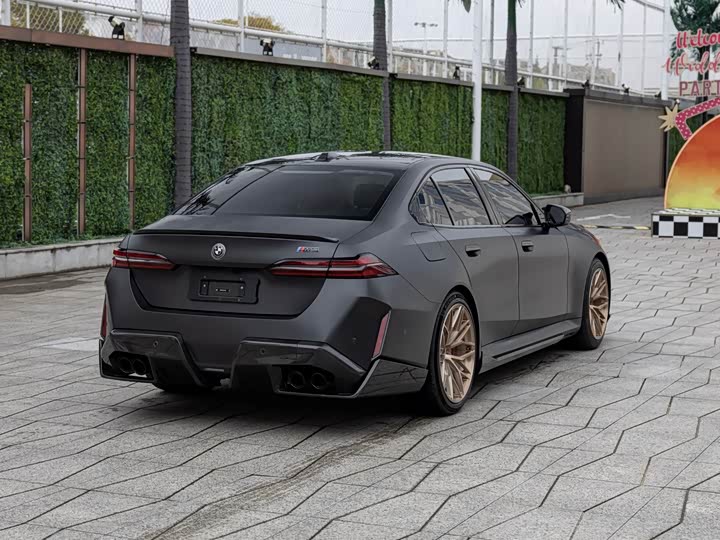 Фото 2 - BMW M5 Hybrid