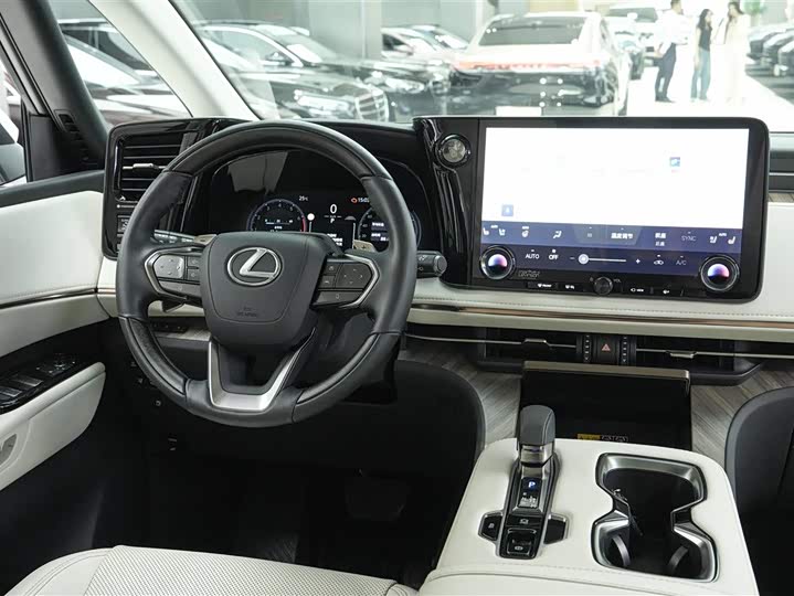 Фото 7 - Lexus LM