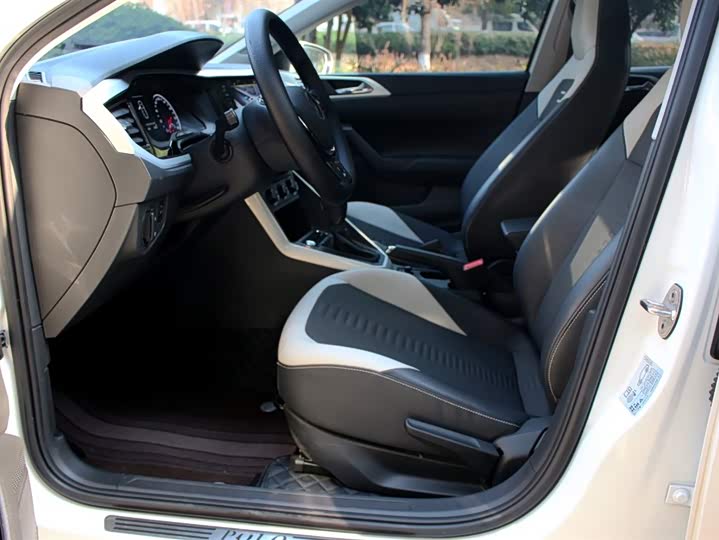 Фото 8 - Volkswagen Polo