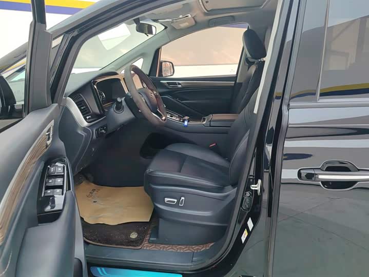 Фото 9 - GAC Trumpchi M8