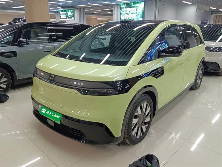 Фото 2 - Zeekr Mix