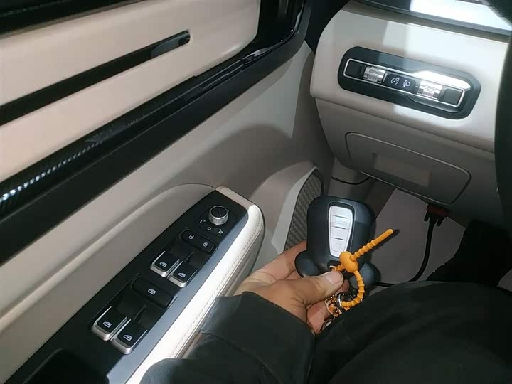 Фото 9 - Geely Icon