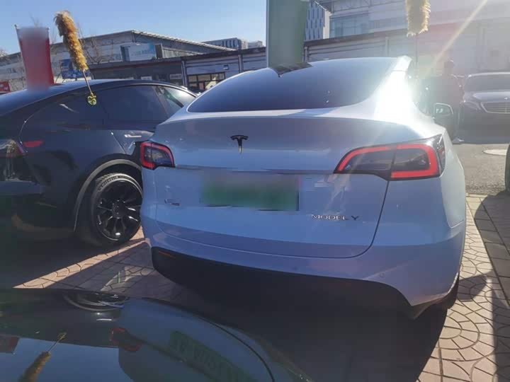 Фото 6 - Tesla Model Y