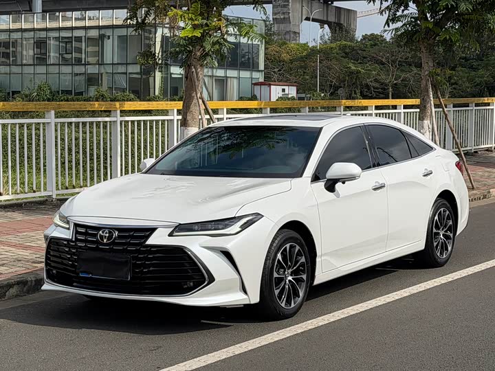 Фото 1 - Toyota Avalon