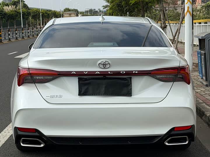 Фото 8 - Toyota Avalon