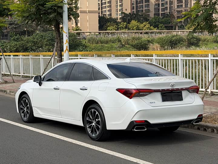 Фото 9 - Toyota Avalon