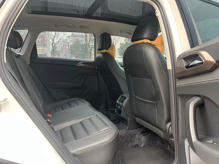 Фото 9 - Volkswagen Tharu