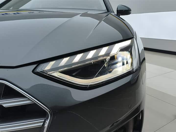 Фото 5 - Audi A4L