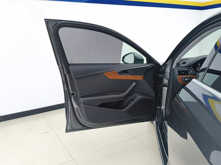 Фото 7 - Audi A4L