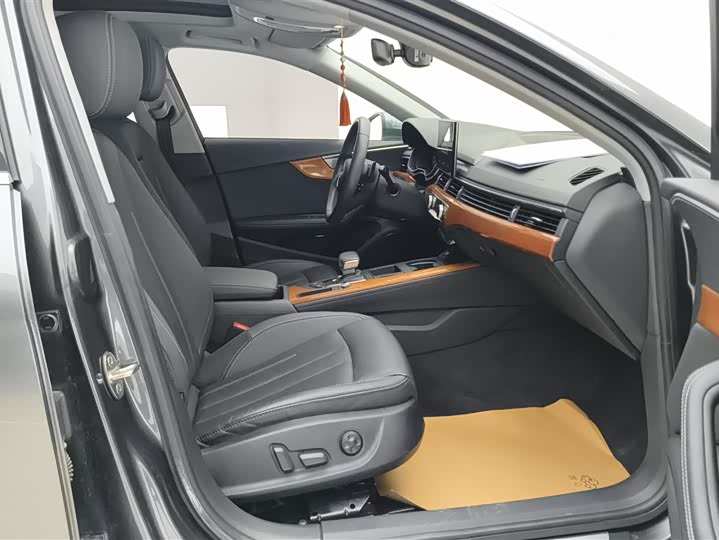 Фото 8 - Audi A4L