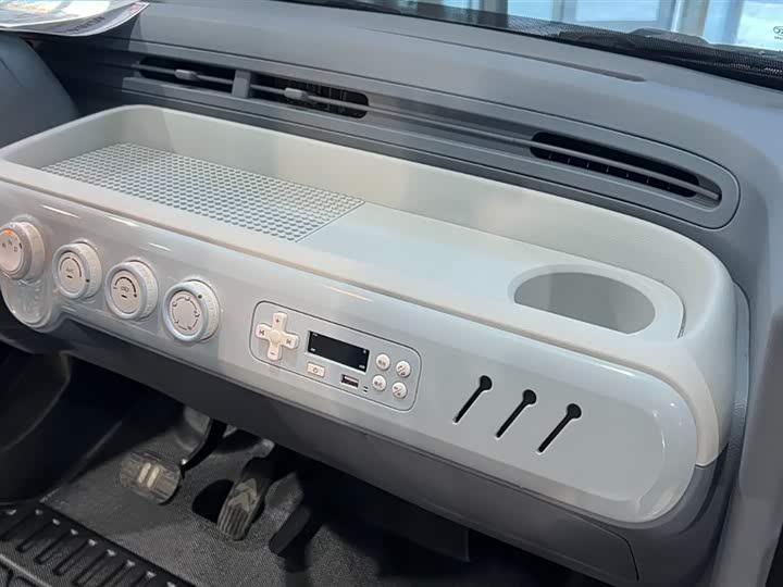 Фото 9 - Bestune Pony